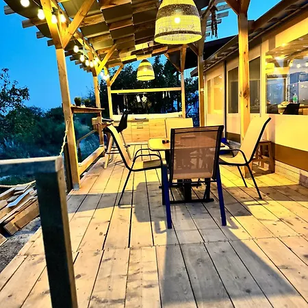 Karavana Tropicana Кемпінг