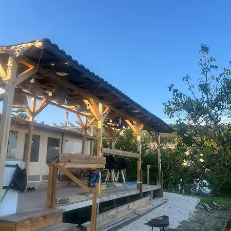 Karavana Tropicana 营地 瓦爾納