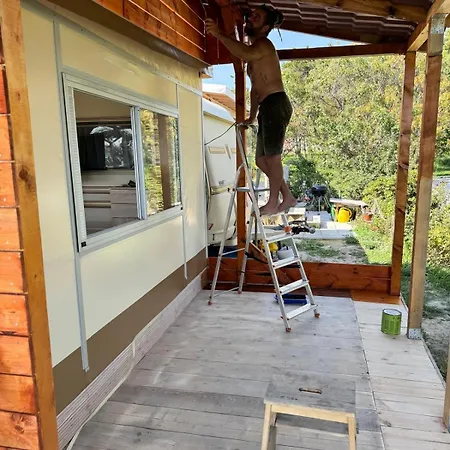 Karavana Tropicana 瓦爾納